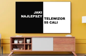 Zdjęcie telewizora stojącego na szafce telewizyjnej. Na ekranie telewizora wyświetla się napis "Jaki najlepszy telewizor 55 cali"